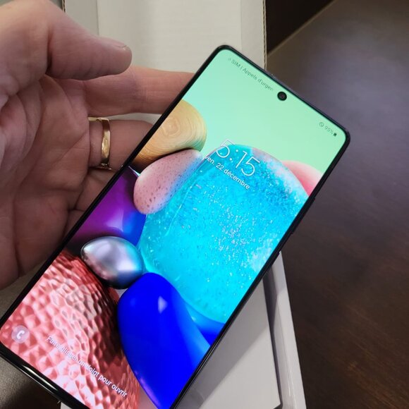 Samsung Galaxy A71 5G 128GB Unlocked. In good condition !!! - Picture 3 of 9